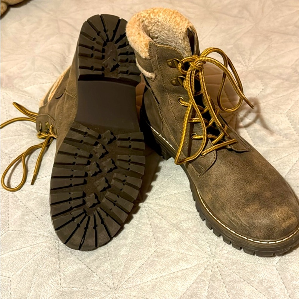 Boots, size 9, brown